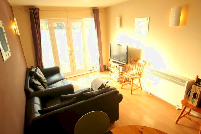 1 Bedroom Flat To Rent In Manor Court, Groby Road, Leicester, LE3