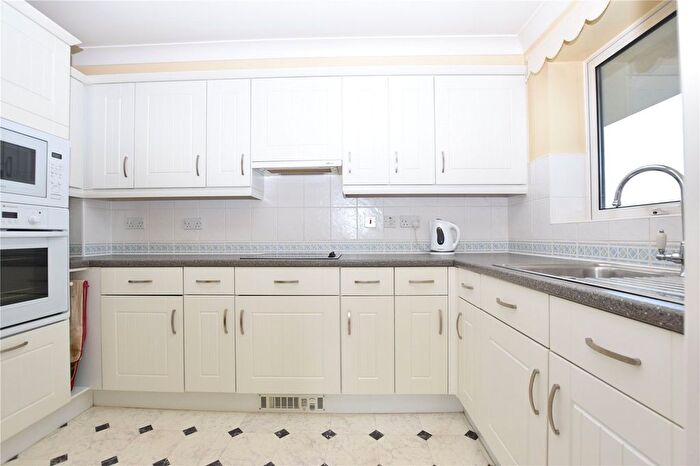 2 Bedroom Flat For Sale In Coal Orchard, Taunton, Somerset, TA1