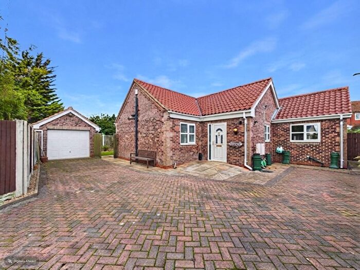 2 Bedroom Detached Bungalow For Sale In Redhill Avenue, Castleford, WF10