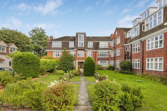 2 Bedroom Flat To Rent In The Gateways, Park Lane, Richmond, TW9