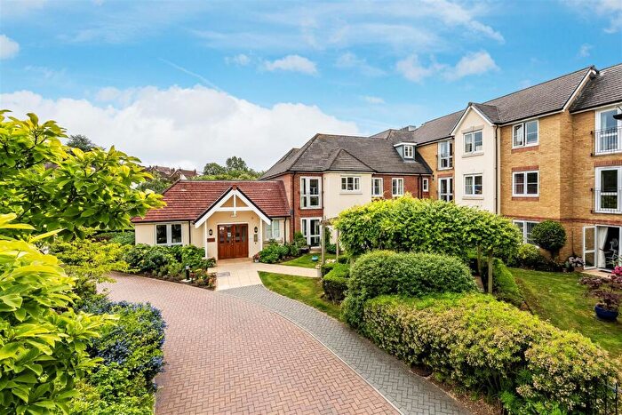 1 Bedroom Retirement Property For Sale In Kingston Avenue, Leatherhead, KT22