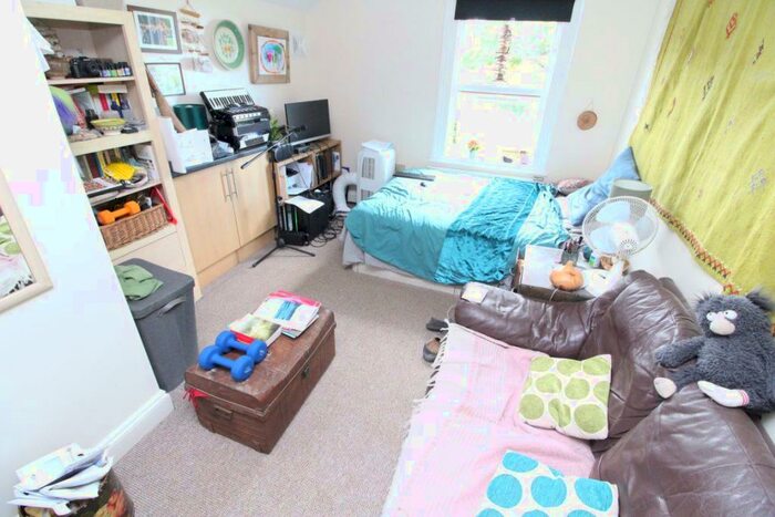 1 Bedroom Flat To Rent In Norfolk Road, Reading, RG30