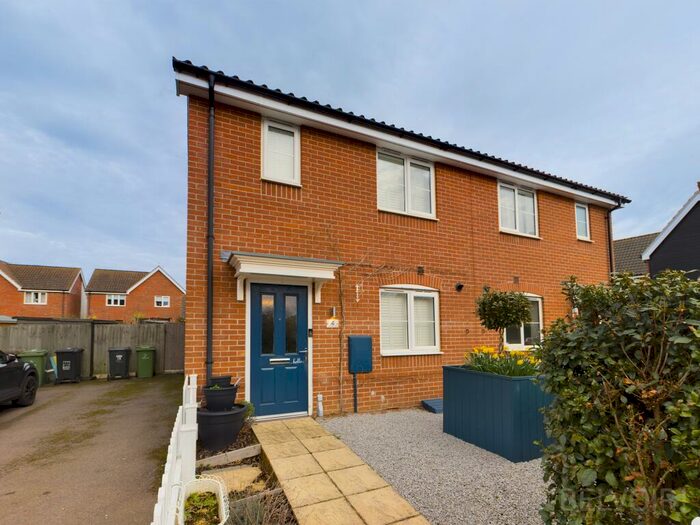 3 Bedroom Semi-Detached House To Rent In Hornbeam Drive, Dereham, NR20