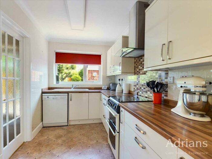 3 Bedroom SemiDetached House For Sale In Sixth Avenue, Chelmsford, CM1