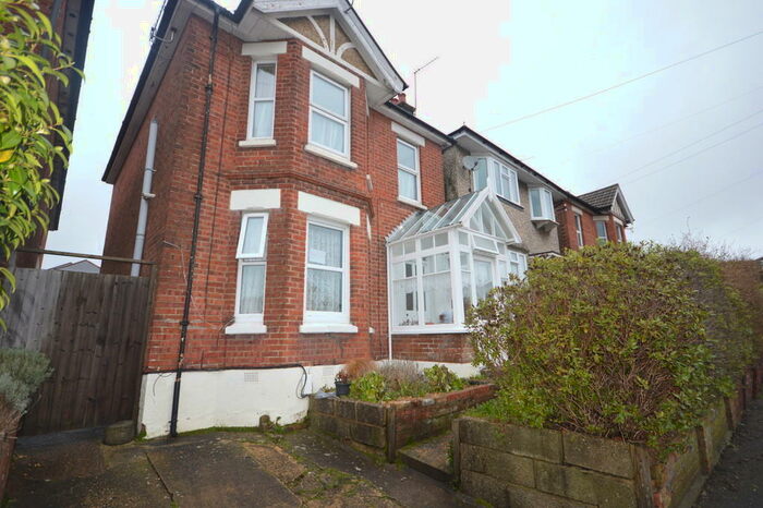 2 Bedroom Ground Flat To Rent In Sedgley Road, Winton, BH9