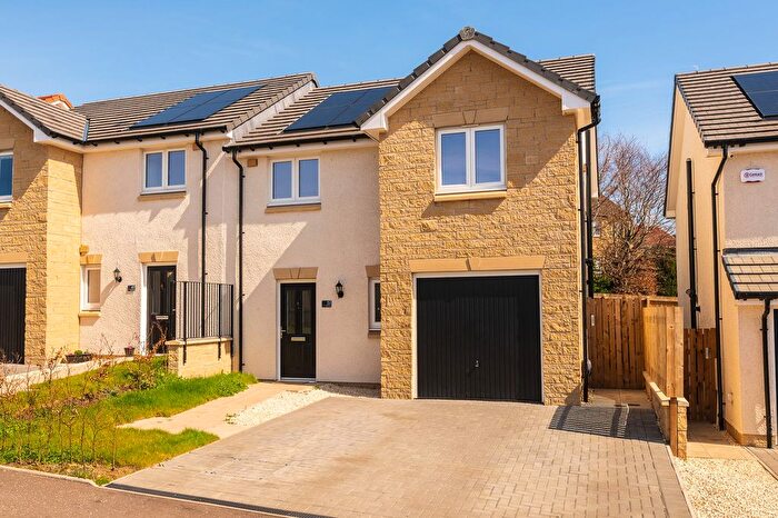 3 Bedroom Semi-Detached House For Sale In Weir Drive, Bathgate, EH48
