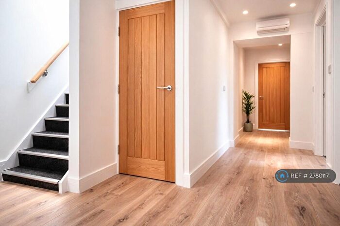 3 Bedroom Flat To Rent In Birds Royd Lane, Brighouse, HD6