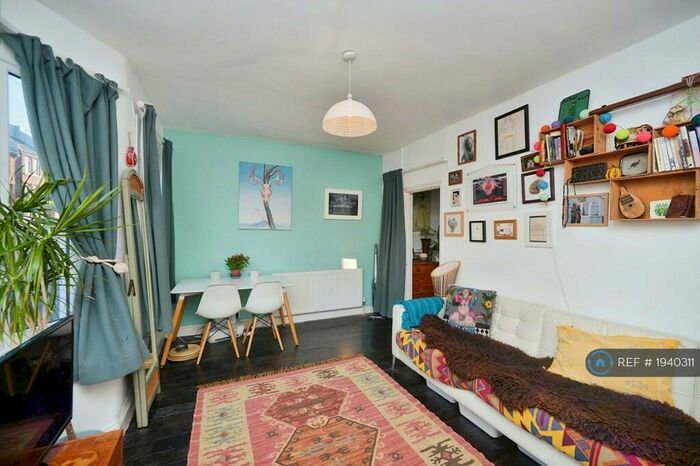 2 Bedroom Flat To Rent In Milner Road, Brighton, BN2