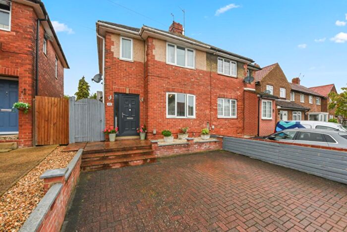 3 Bedroom Semi-Detached House For Sale In Lancelot Avenue, Strood, Rochester, ME2