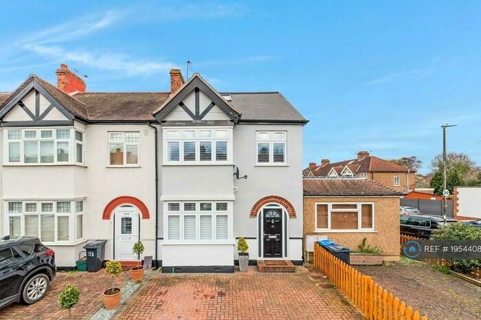 4 Bedroom Semi-Detached House To Rent In Seaforth Avenue, New Malden, KT3