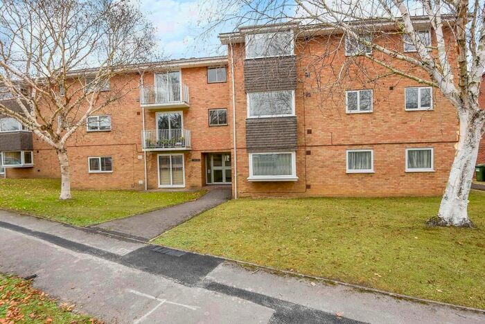 3 Bedroom Flat To Rent In Sunningdale, Berkshire SL5