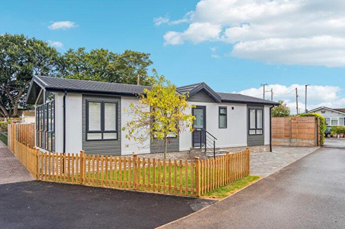 2 Bedroom Detached House For Sale In Little Marlow-Brand New Park Home, SL7
