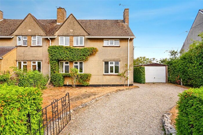 3 Bedroom Semi Detached House To Rent In Frethern Close, Burford, OX18