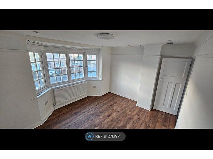 3 Bedroom Semi Detached House To Rent In Feltham, Feltham, TW13