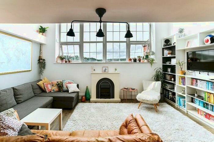 1 Bedroom Flat To Rent In Kilvey Terrace, St. Thomas, Swansea, City And County Of Swansea., SA1