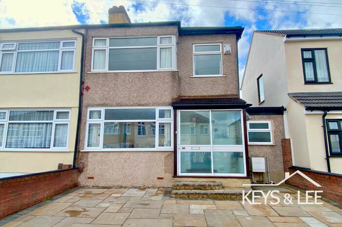 3 Bedroom End Of Terrace House To Rent In Riversdale Road, Romford, RM5