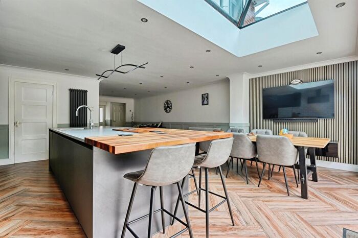 4 Bedroom Detached House For Sale In Cutshill Close, Birmingham, B36