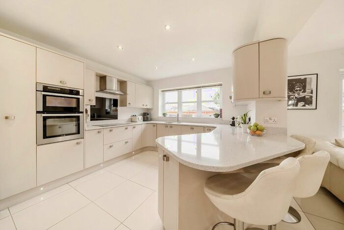 4 Bedroom Detached House For Sale In Cutsyke Road, Featherstone, Pontefract, WF7