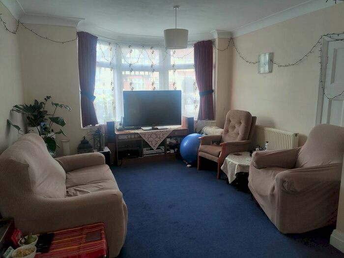 3 Bedroom Semi-Detached House To Rent In Lampton Avenue, Hounslow, TW3