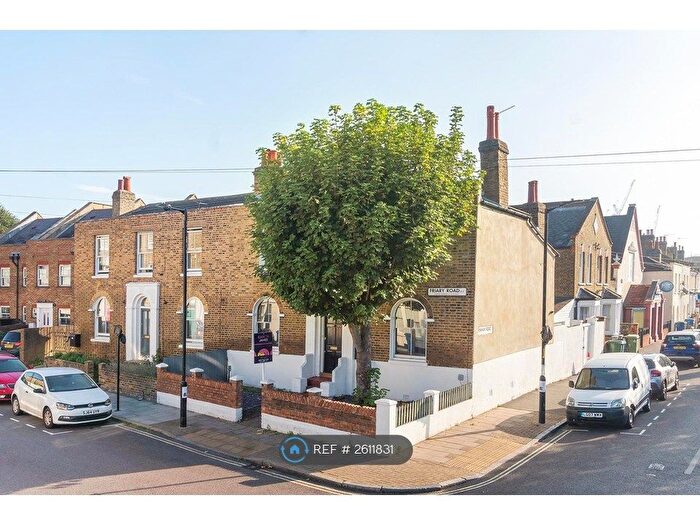 5 Bedroom Semi-Detached House To Rent In Friary Road, London, SE15