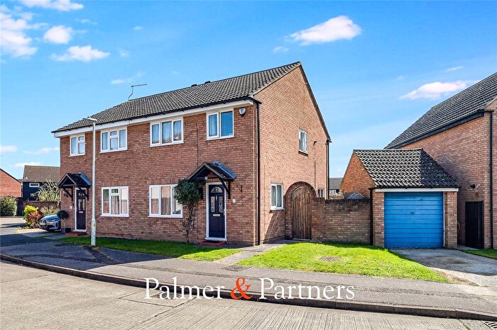 3 Bedroom Semi Detached House For Sale In Lakin Close, Chelmer Village, Chelmsford, Essex, CM2