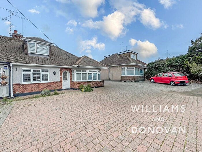 4 Bedroom Chalet For Sale In Southbourne Grove, Hockley, SS5