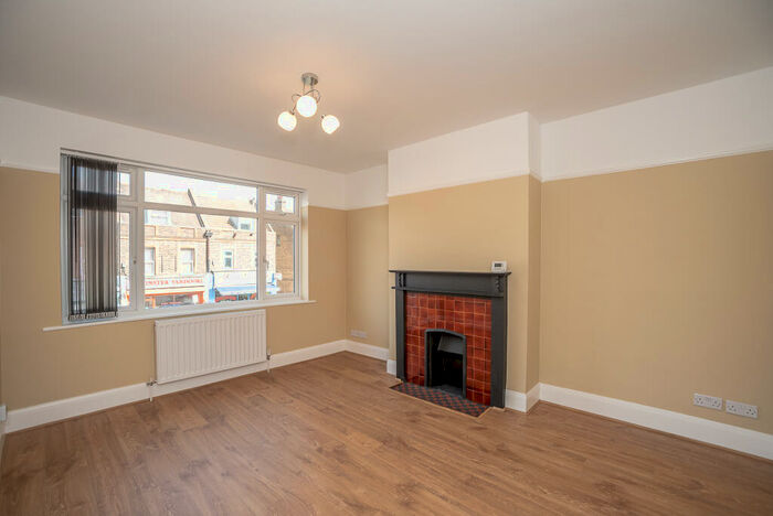 2 Bedroom Apartment To Rent In St. Marys Lane, Upminster, Essex, RM14