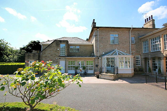 2 Bedroom Apartment For Sale In Hollyville, Greenfield, Saddleworth, OL3