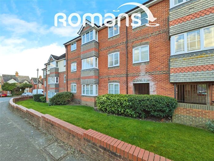 2 Bedroom Flat To Rent In Queens Acre, Queens Road, High Wycombe, HP13