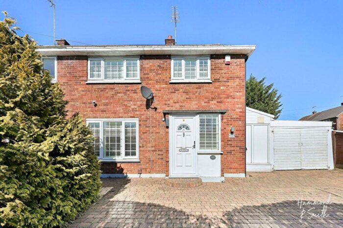 3 Bedroom Semi Detached House For Sale In Beaconfield Road, Epping, CM16