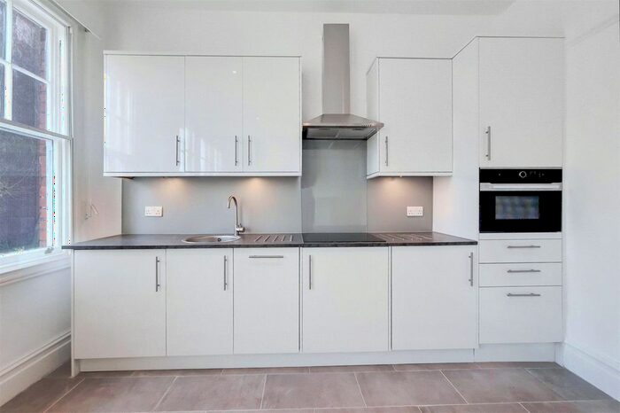 1 Bedroom Flat For Sale In The Grove, London, N3