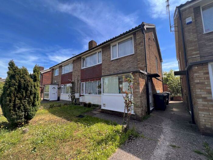2 Bedroom Maisonette To Rent In Fair Oak Drive, Luton, LU2