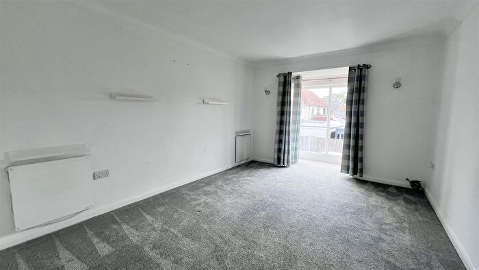 1 Bedroom Flat To Rent In New Road, Meopham, Gravesend, DA13