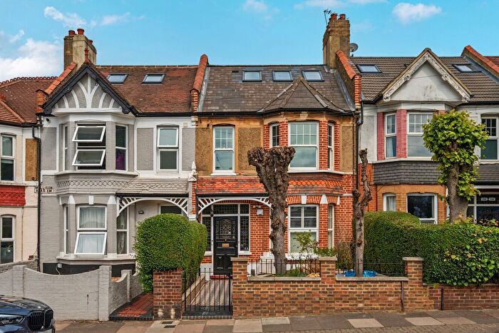 4 Bedroom Flat For Sale In Mellison Road, Tooting, London, SW17