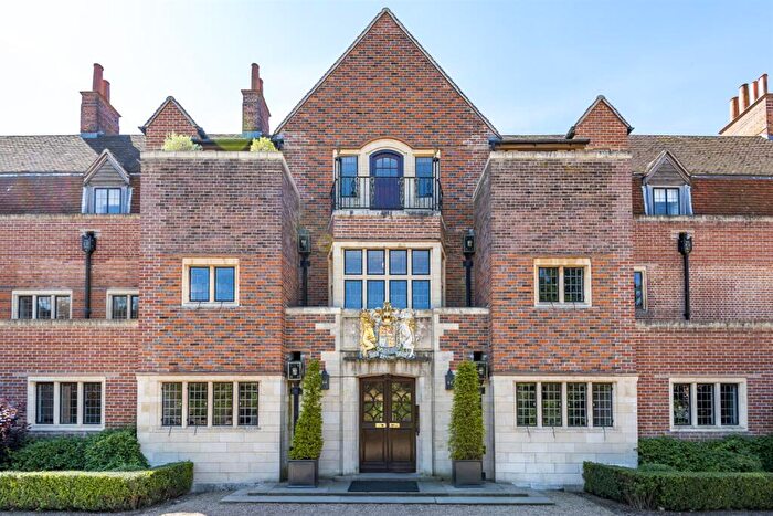 1 Bedroom Flat To Rent In Kings Drive, Midhurst, GU29