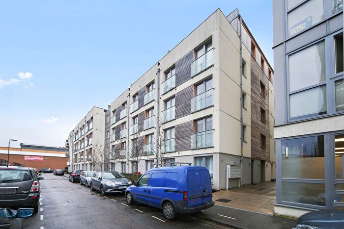 2 Bedroom Flat To Rent In Garden Road, Richmond, TW9