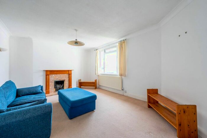 2 Bedroom Flat To Rent In Edge Hill, Wimbledon, London, SW19