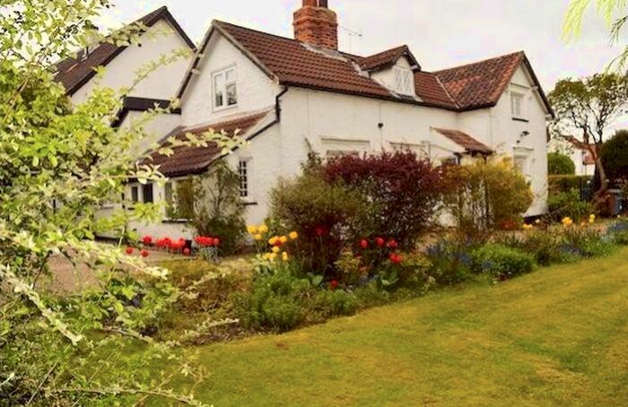 2 Bedroom Cottage To Rent In West Ella Road, West Ella, HU10