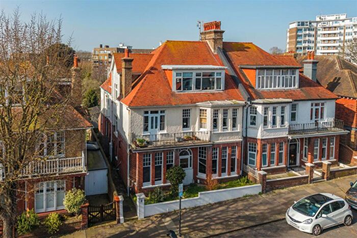 2 Bedroom Apartment For Sale In York Avenue, Hove, BN3