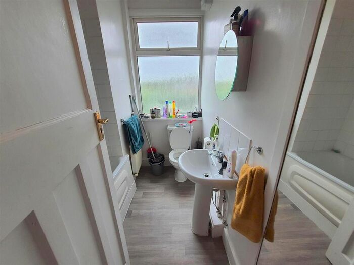 2 Bedroom Flat To Rent In Truro Road, London, N22