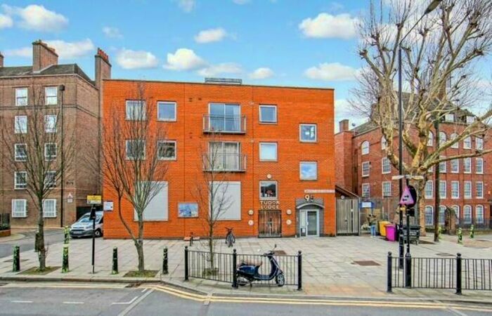 2 Bedroom Flat To Rent In Tudor Lodge, Bromley High Street, Bow, E3