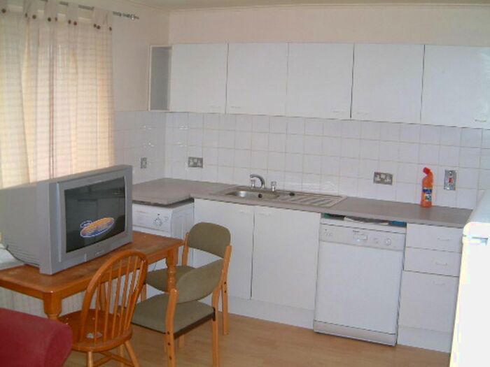 4 Bedroom Flat To Rent In Clarence Lane, London, SW15