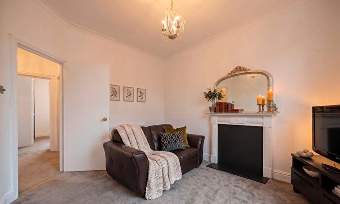 1 Bedroom Flat To Rent In Clive Court, Battersea, London, SW11