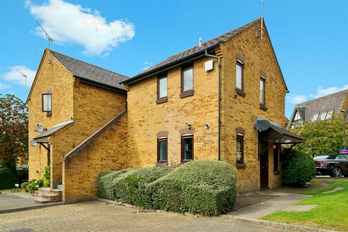 Studio To Rent In Forsyth Court, Badgers Close, Harrow, HA1