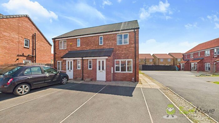 3 Bedroom Semi-detached House For Sale In President Place, Harworth, Doncaster, DN11