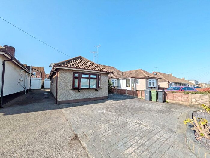 3 Bedroom Semi Detached Bungalow For Sale In Hatfield Road, Rayleigh, Essex, SS6