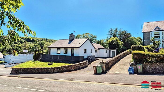 3 Bedroom Bungalow For Sale In Llanbedrog, Pwllheli, LL53