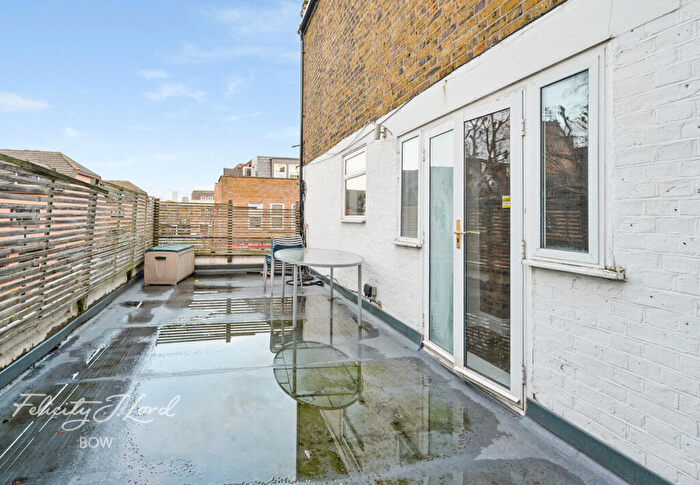 2 Bedroom Flat For Sale In Libra Road, London, E3
