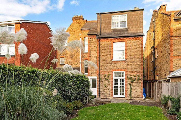 1 Bedroom Flat To Rent In Parklands, Surbiton, KT5