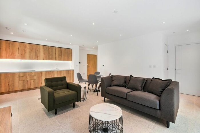 2 Bedroom Flat To Rent In Sidney Street, London, E1